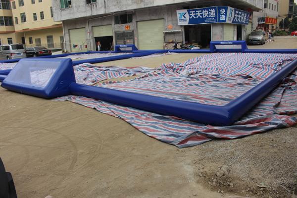 泡球のためのカスタマイズされた 24m x 18m の膨脹可能なフットボール競技場/サッカー競技場
