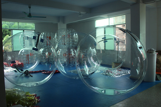 中国 専門家 1.8m の中心をしている子供のための膨脹可能な気球水歩く球 サプライヤー