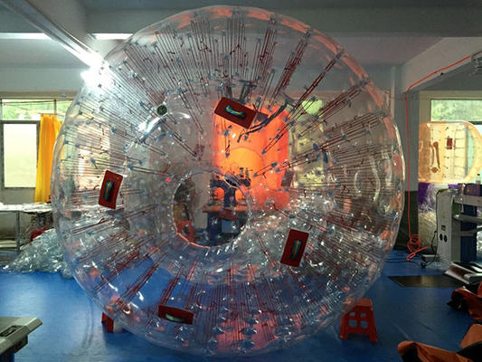 中国 大人の夏のゲームの赤い人間の ゾーブ の球のための屋外の膨脹可能な水おもちゃ サプライヤー