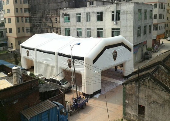 中国 火証拠のオックスフォードの布が付いている大きい緊急の膨脹可能なテント 25m x 15m サプライヤー