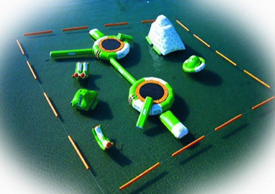 中国 膨脹可能な浮遊水公園 3 年の保証ポリ塩化ビニール膨脹可能な水公園のゲーム サプライヤー