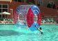 多彩な裏庭のプール スポーツのゲームのための膨脹可能な水ローラー サプライヤー
